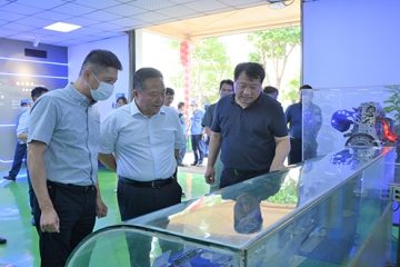 省人大常委会党组副书记、副主任宋国权莅临老哥网官网集团督导消防安全工作