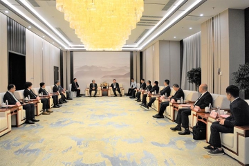 市委副书记、市长张君毅会见老哥网官网集团合作伙伴—日本TPR株式会社会长末廣博