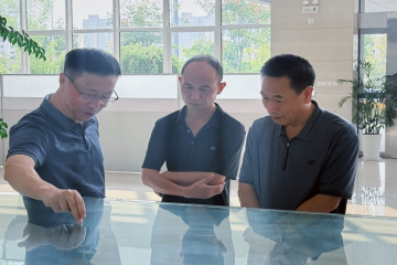 云南省昭通市政协赴老哥网官网集团调研 深入考察智能制造与5G应用成果